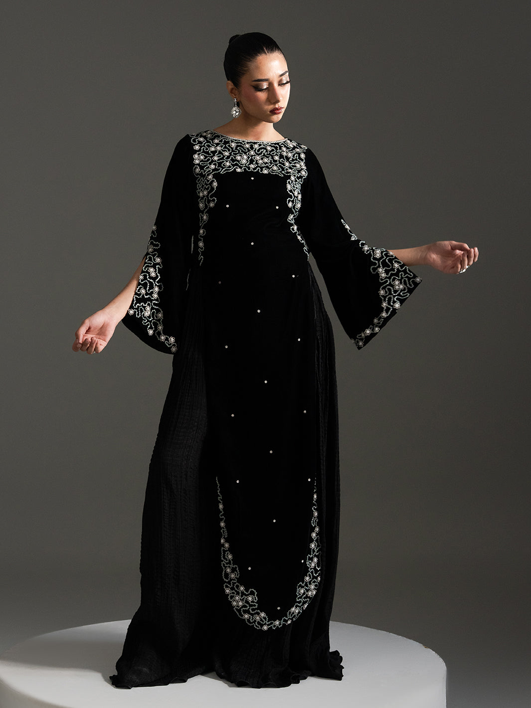 Mahveen – Black Regal Velvet Gown
