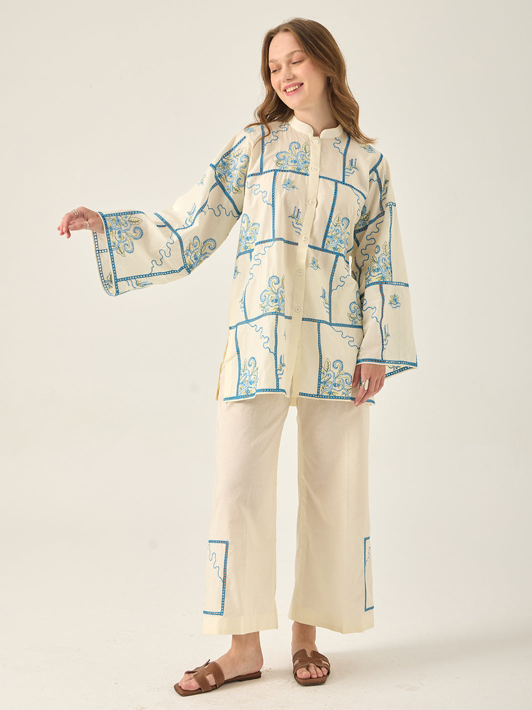 Auri – Embroidered 2Pc Co-ords Set