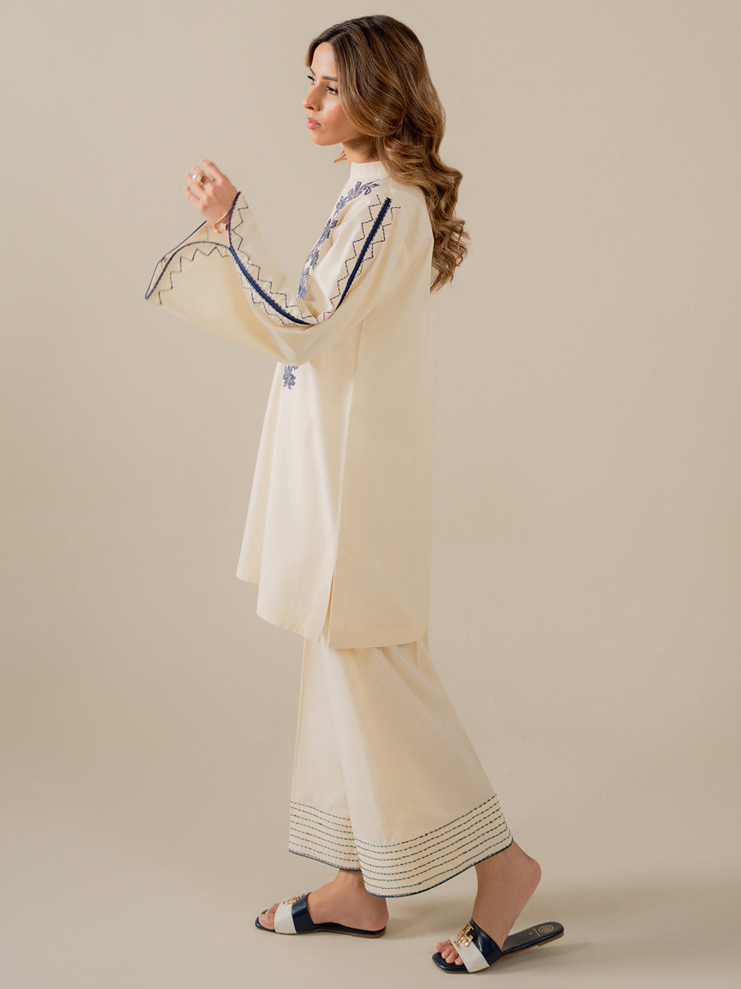 IVORY - SLD07-25- 2Pc Embroidered Set