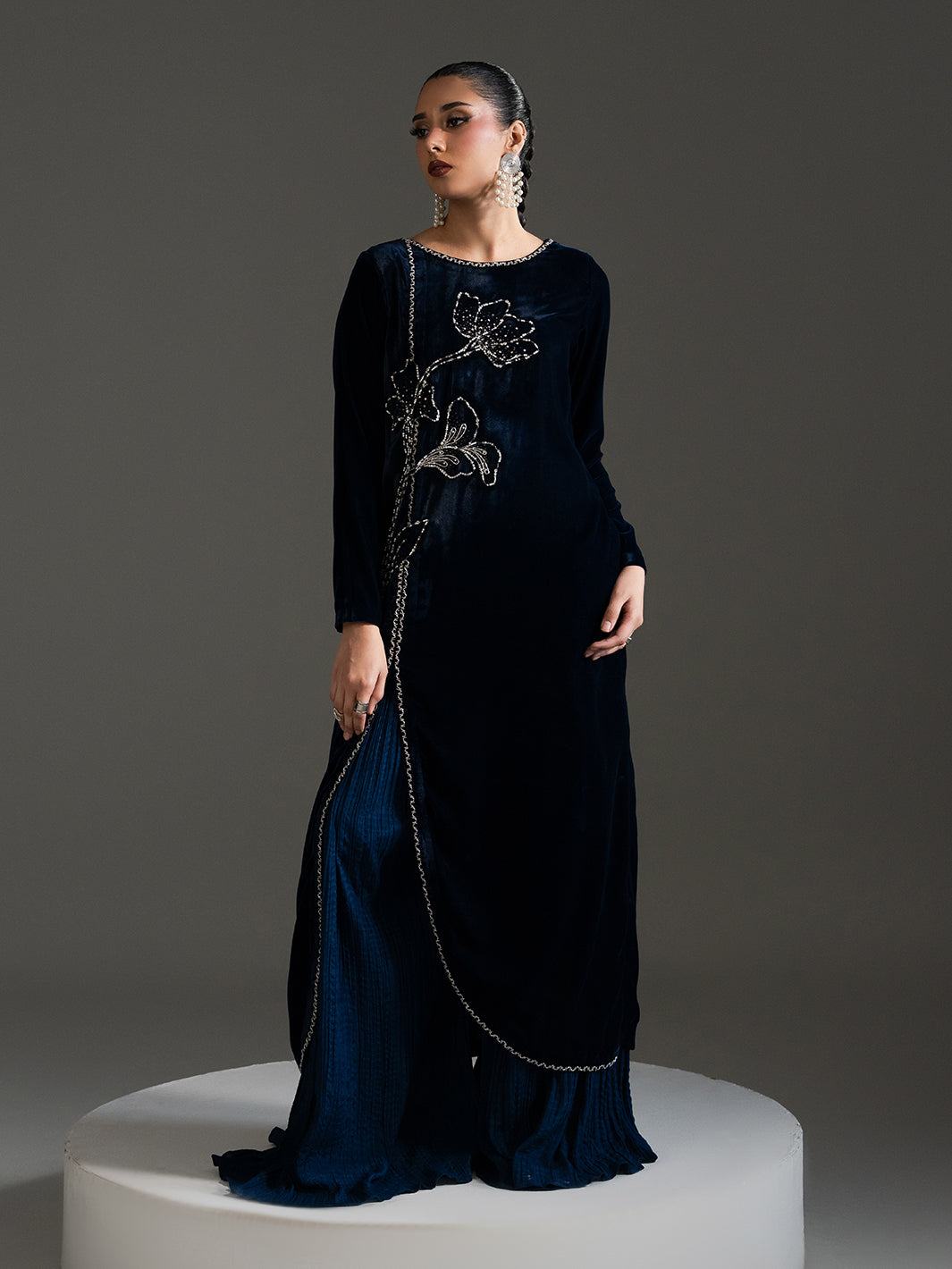 Navy Serene – Flowing Velvet Ensemble