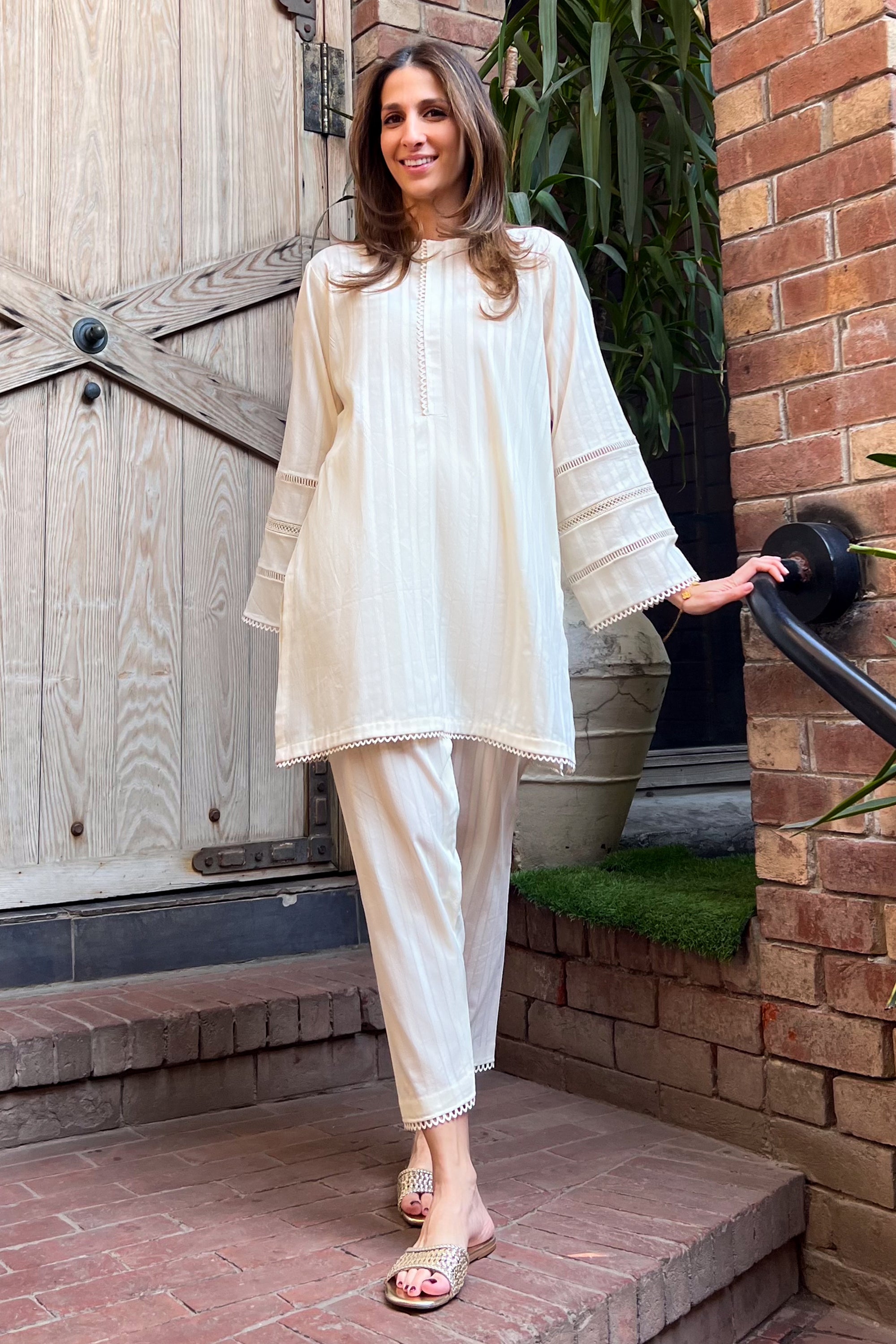 SLD01-25-B - 2PC SOLID