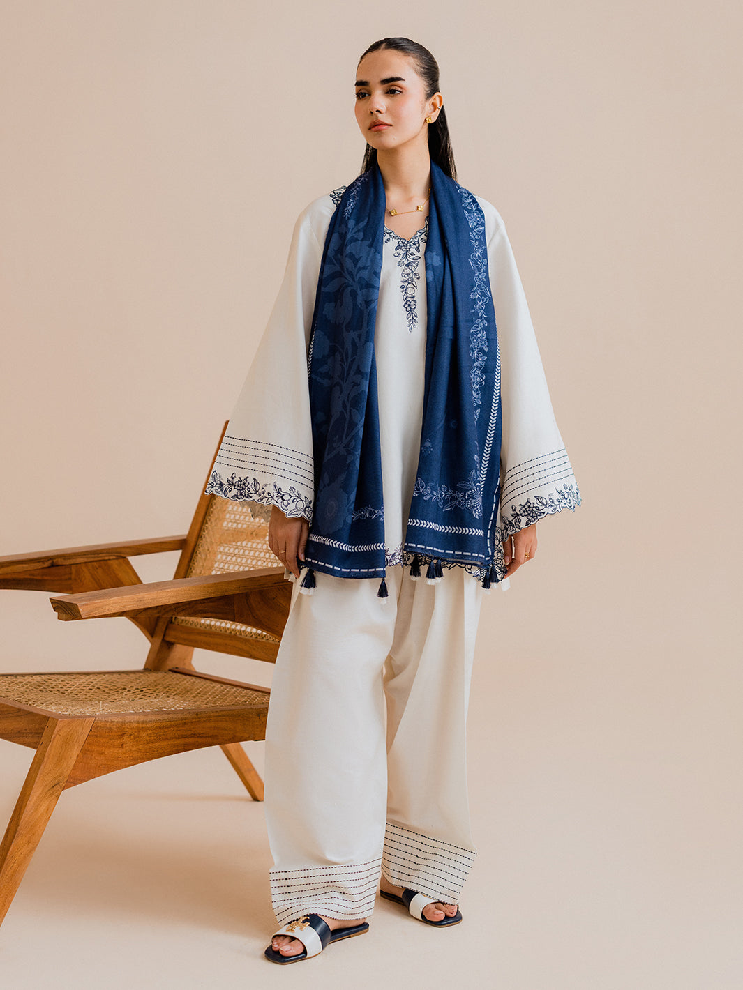 Vaylo – 3Pc Embroidered Co-ords Khaddar Set