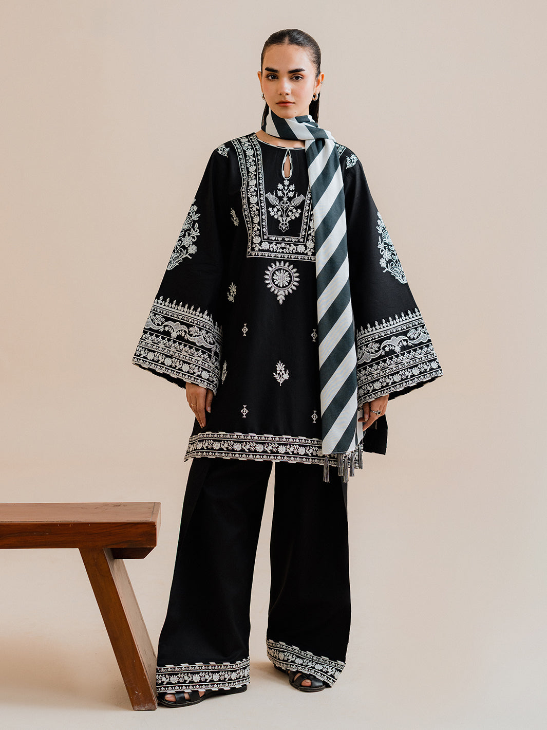 Noura – 3Pc Embroidered Co-ords Khaddar Set