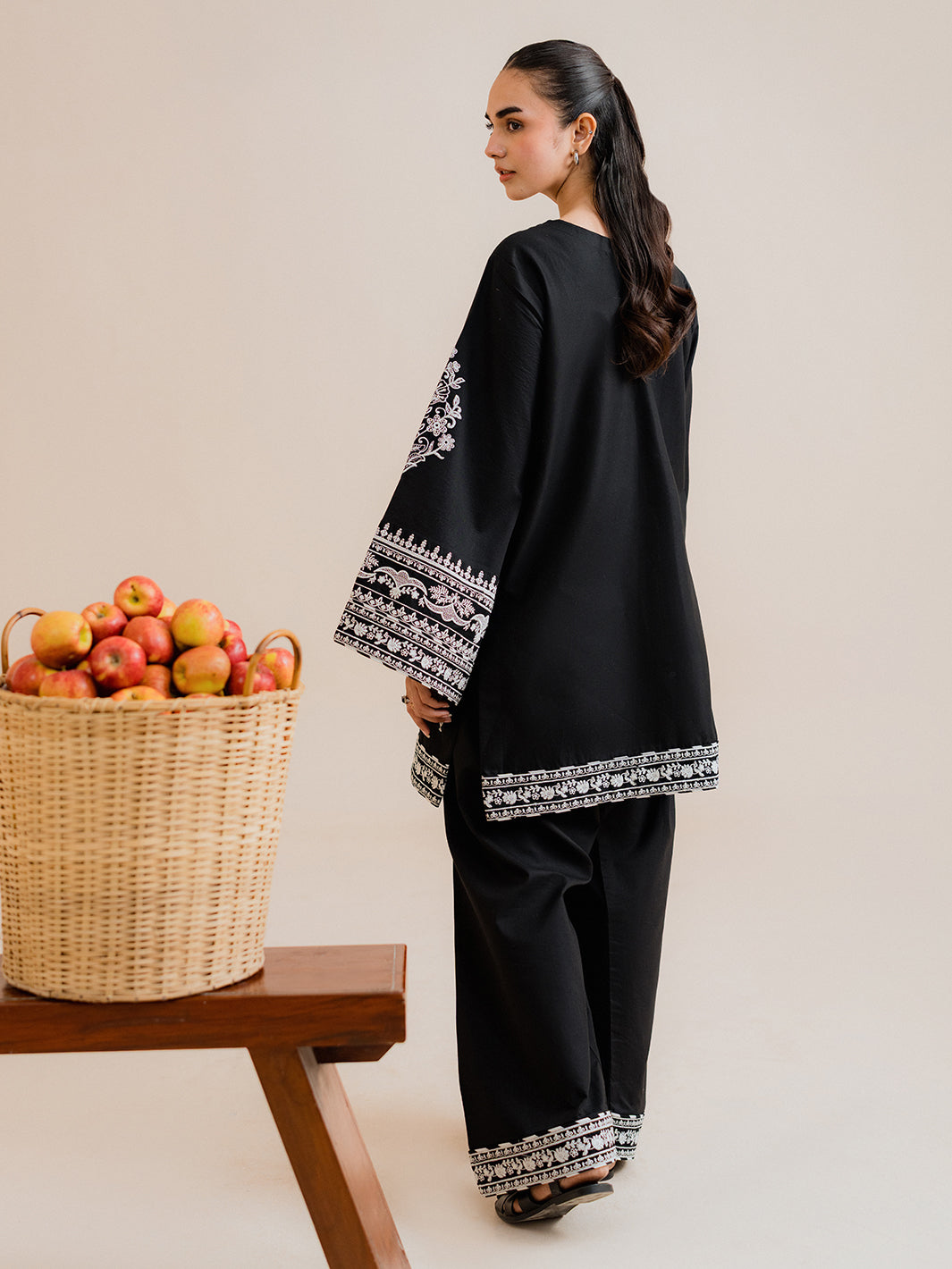 Noura – 3Pc Embroidered Co-ords Khaddar Set