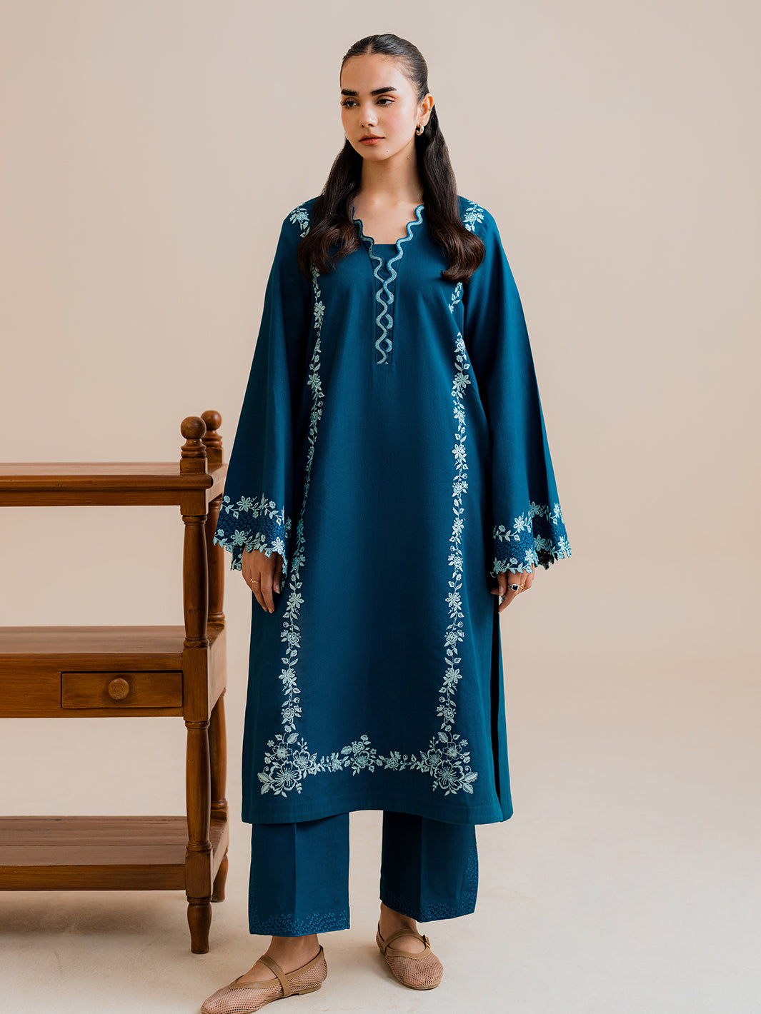Solea – 2Pc Embroidered Co-ords Khaddar Set