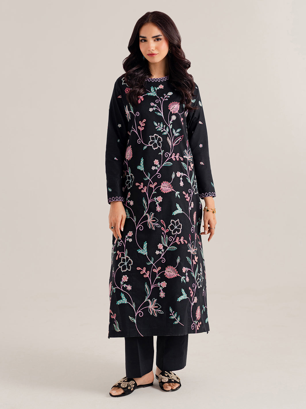 LUMERA – 2Pc Embroidered Set