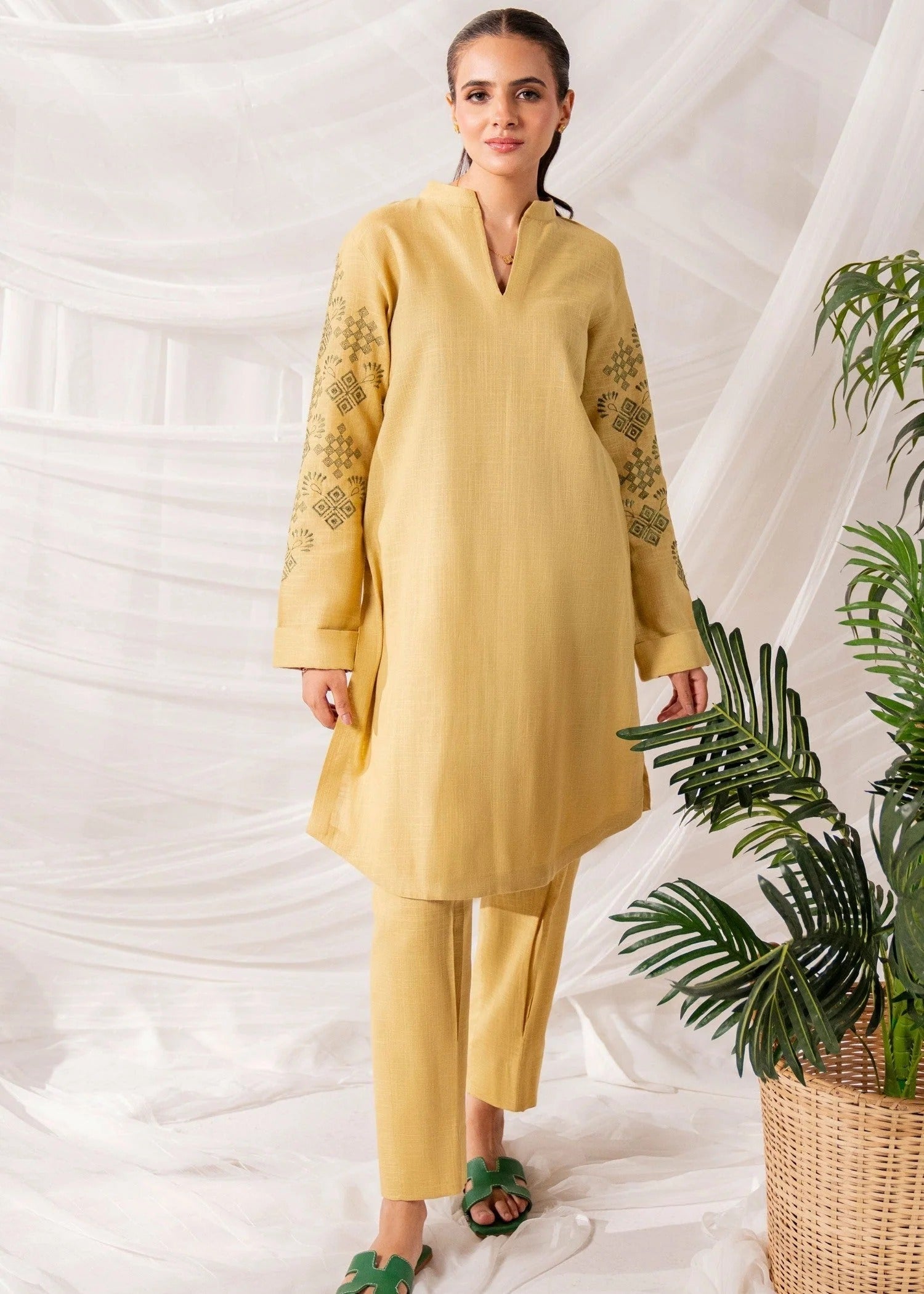 Vedat - 2Pc Embroidered Khaddar