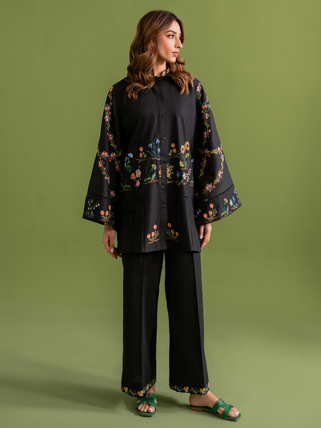 NOIR- SLD12-25- 2Pc Embroidered Khaddar Set