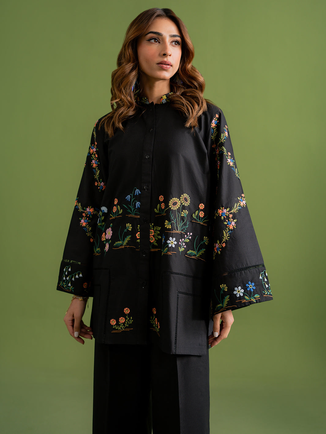 NOIR- SLD12-25- 2Pc Embroidered Khaddar Set