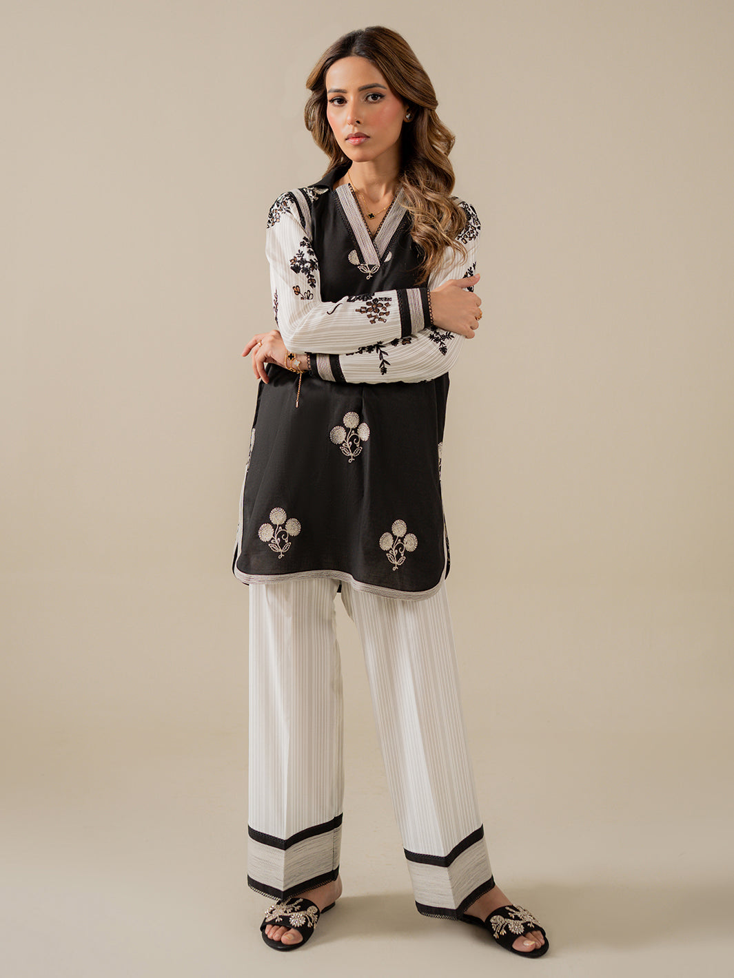 MONARCH - SLD09-25- 2Pc Embroidered Set