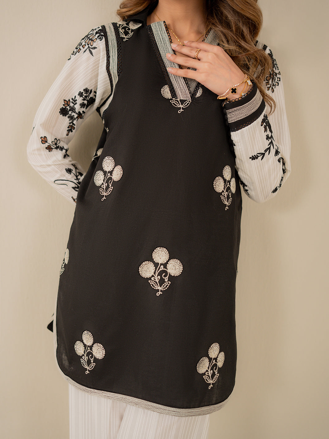 MONARCH - SLD09-25- 2Pc Embroidered Set